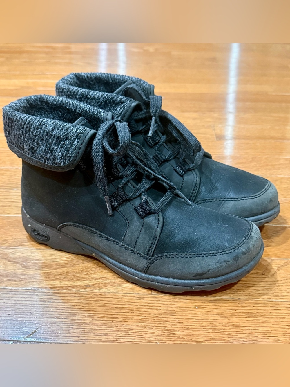 Chaco Women's Size 7.5 Barbary Leather Wool Cuff Ankle Boots Lace Up Fold Over